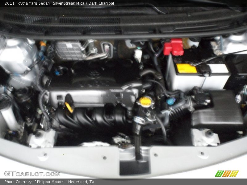 Silver Streak Mica / Dark Charcoal 2011 Toyota Yaris Sedan