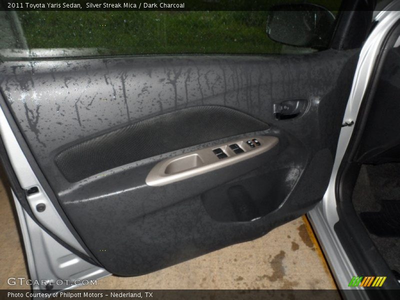 Silver Streak Mica / Dark Charcoal 2011 Toyota Yaris Sedan