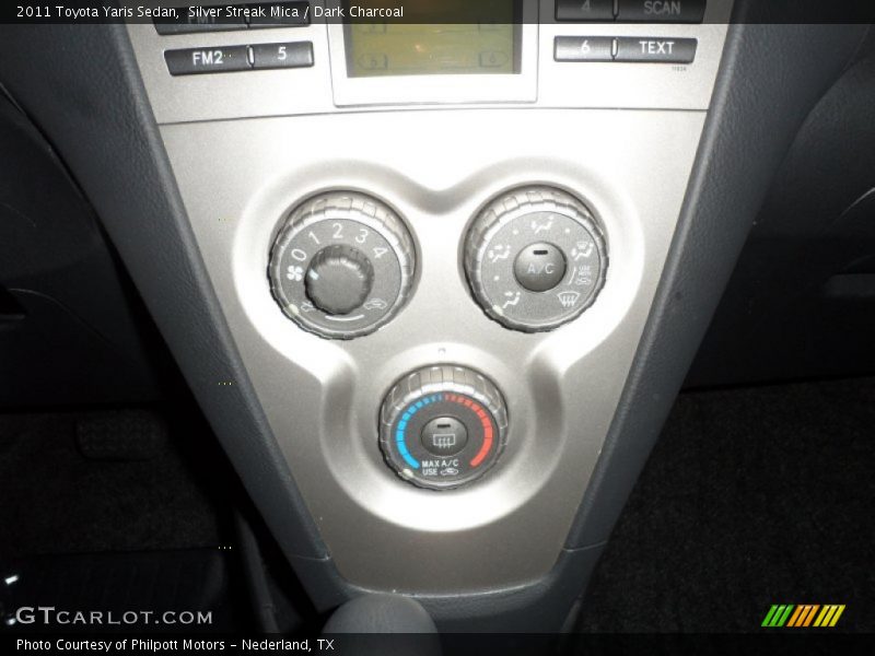Silver Streak Mica / Dark Charcoal 2011 Toyota Yaris Sedan