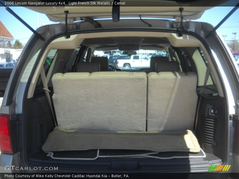 Light French Silk Metallic / Camel 2006 Lincoln Navigator Luxury 4x4