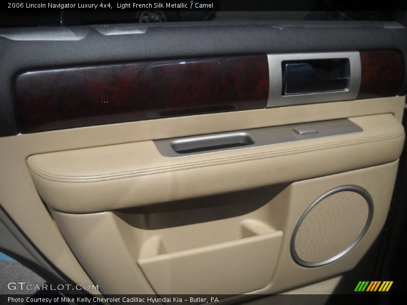 Light French Silk Metallic / Camel 2006 Lincoln Navigator Luxury 4x4
