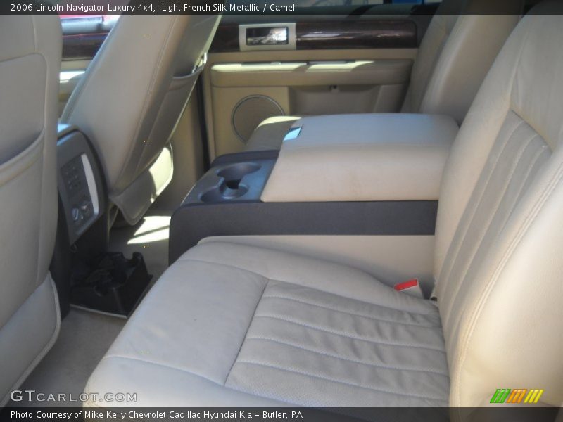 Light French Silk Metallic / Camel 2006 Lincoln Navigator Luxury 4x4