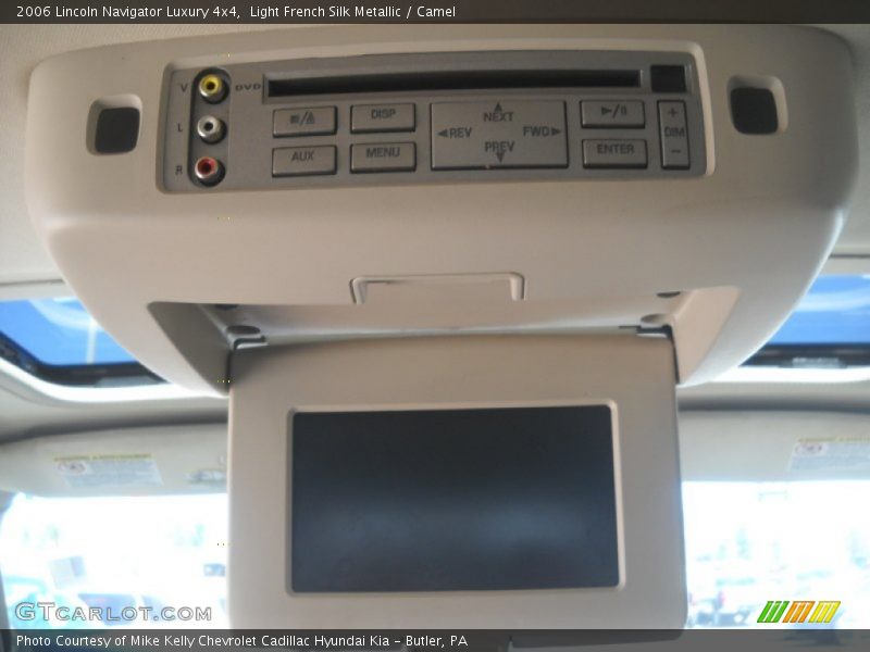Controls of 2006 Navigator Luxury 4x4