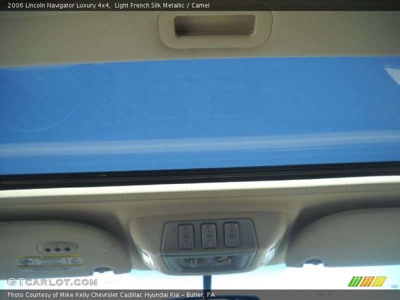Light French Silk Metallic / Camel 2006 Lincoln Navigator Luxury 4x4