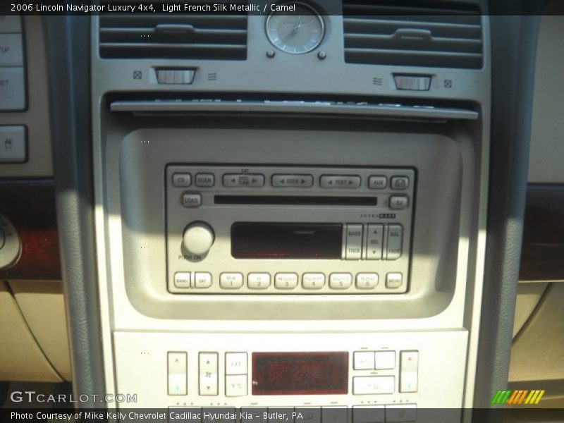 Controls of 2006 Navigator Luxury 4x4