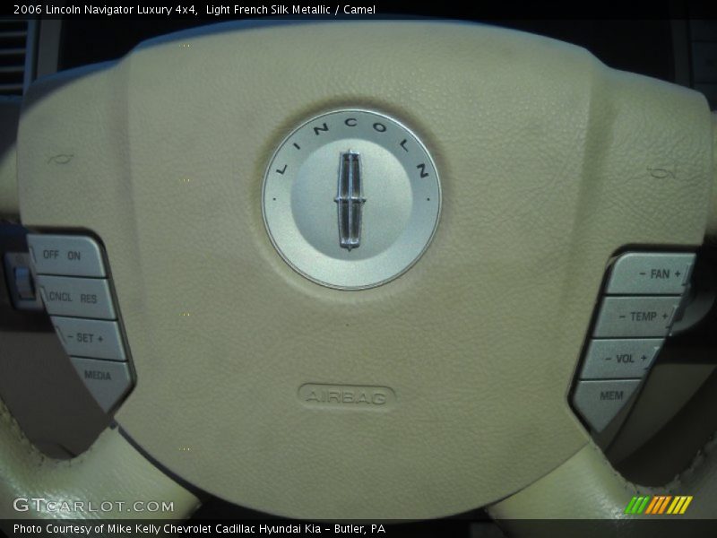Controls of 2006 Navigator Luxury 4x4