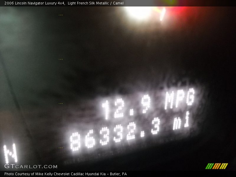 Light French Silk Metallic / Camel 2006 Lincoln Navigator Luxury 4x4