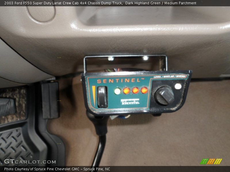 Dark Highland Green / Medium Parchment 2003 Ford F550 Super Duty Lariat Crew Cab 4x4 Chassis Dump Truck