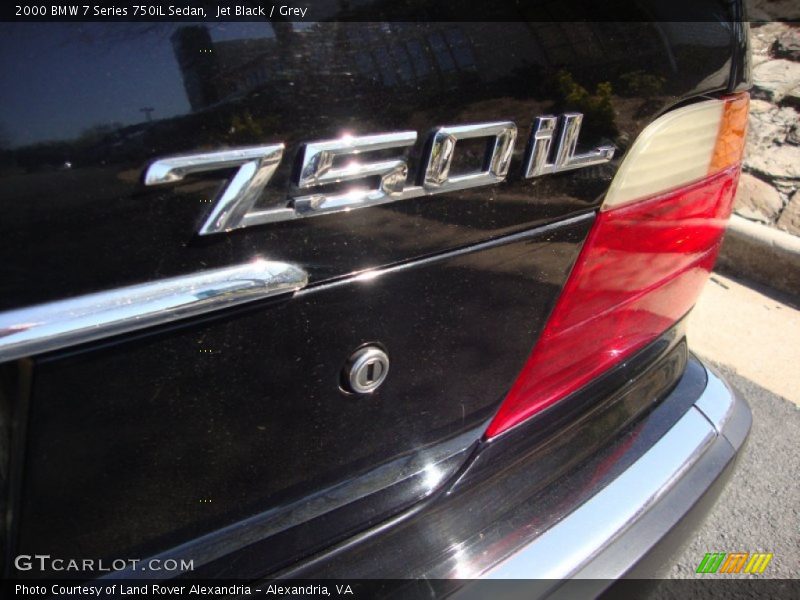  2000 7 Series 750iL Sedan Logo