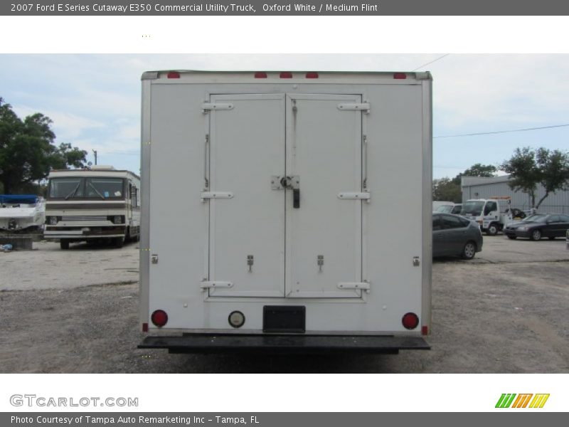 Oxford White / Medium Flint 2007 Ford E Series Cutaway E350 Commercial Utility Truck