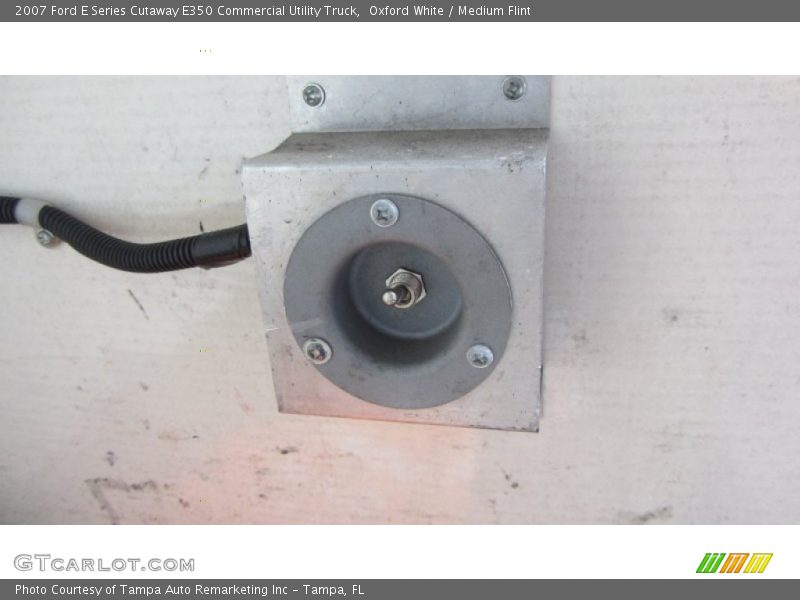 Oxford White / Medium Flint 2007 Ford E Series Cutaway E350 Commercial Utility Truck