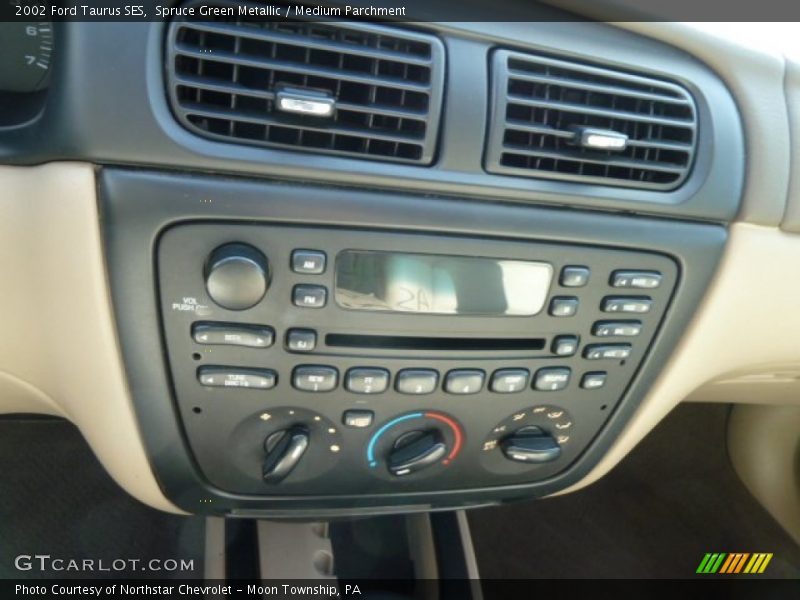 Spruce Green Metallic / Medium Parchment 2002 Ford Taurus SES