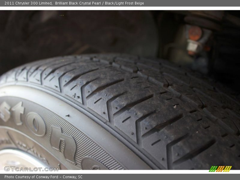 Brilliant Black Crystal Pearl / Black/Light Frost Beige 2011 Chrysler 300 Limited