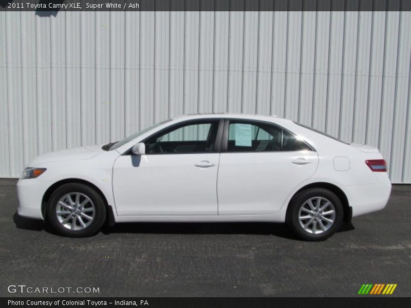 Super White / Ash 2011 Toyota Camry XLE