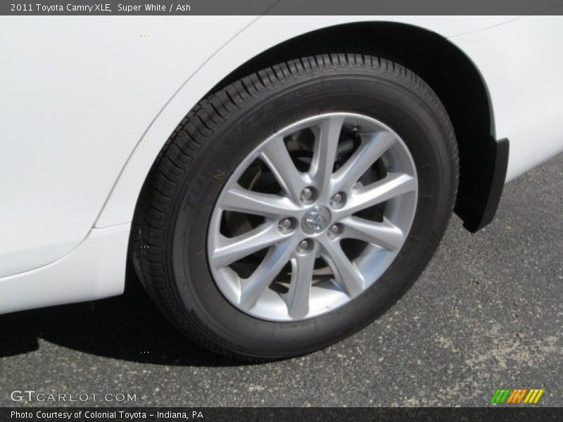 Super White / Ash 2011 Toyota Camry XLE
