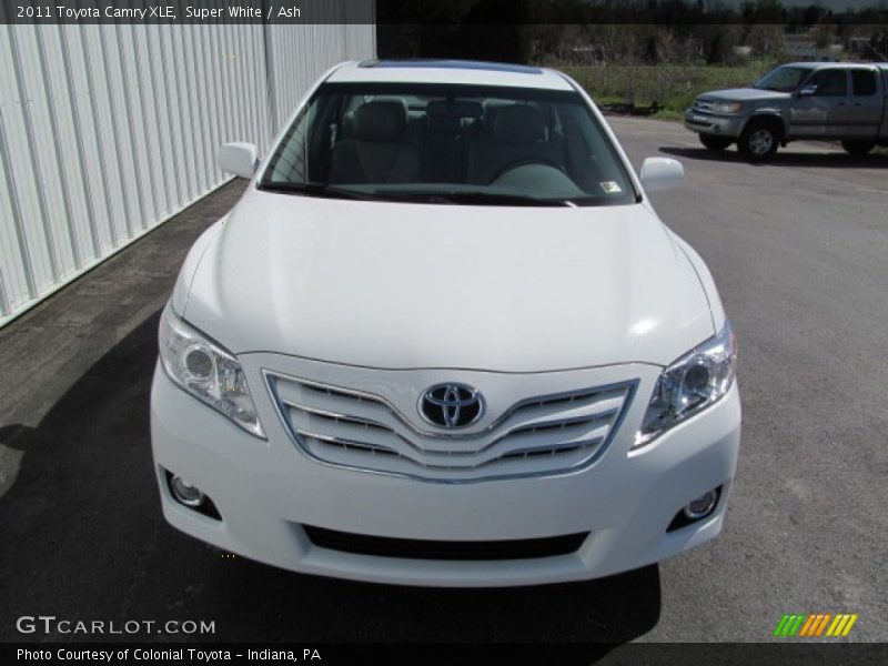 Super White / Ash 2011 Toyota Camry XLE