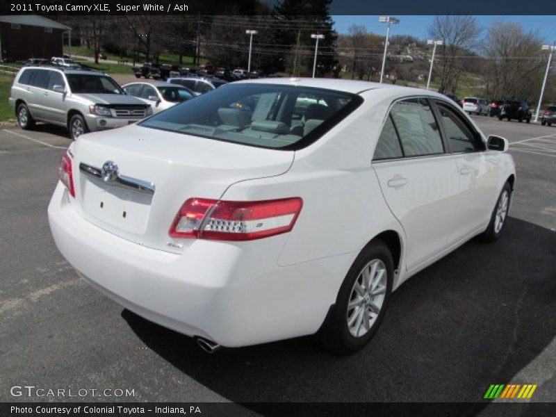 Super White / Ash 2011 Toyota Camry XLE