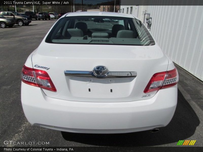 Super White / Ash 2011 Toyota Camry XLE