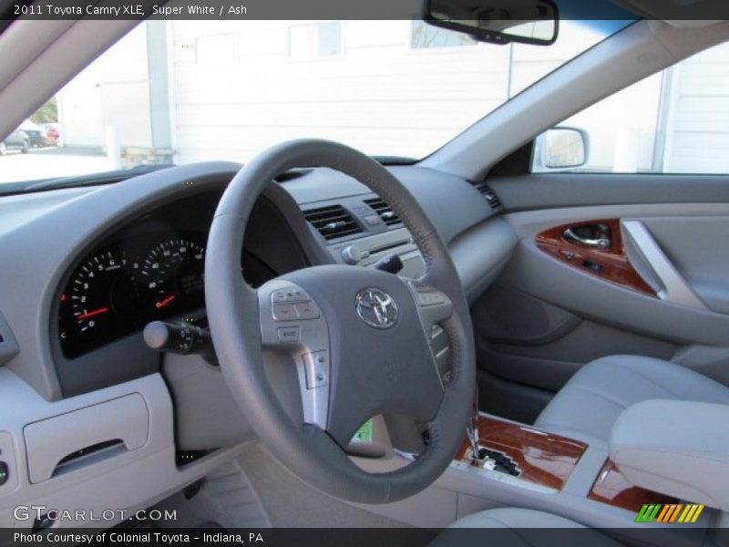 Super White / Ash 2011 Toyota Camry XLE