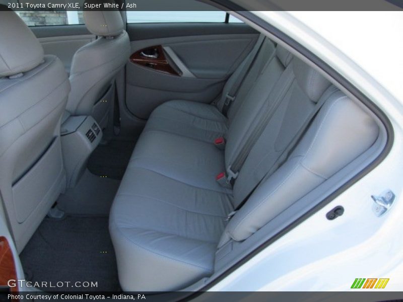 Super White / Ash 2011 Toyota Camry XLE