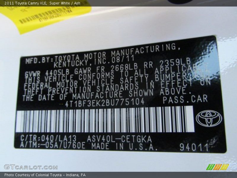 Super White / Ash 2011 Toyota Camry XLE