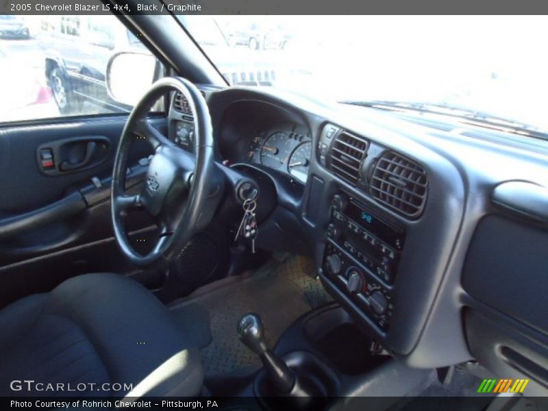 Black / Graphite 2005 Chevrolet Blazer LS 4x4