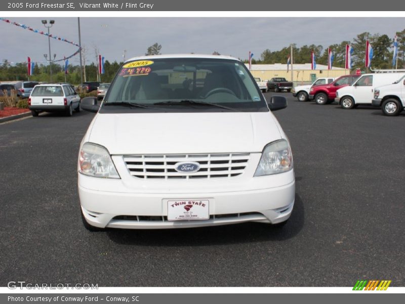 Vibrant White / Flint Grey 2005 Ford Freestar SE
