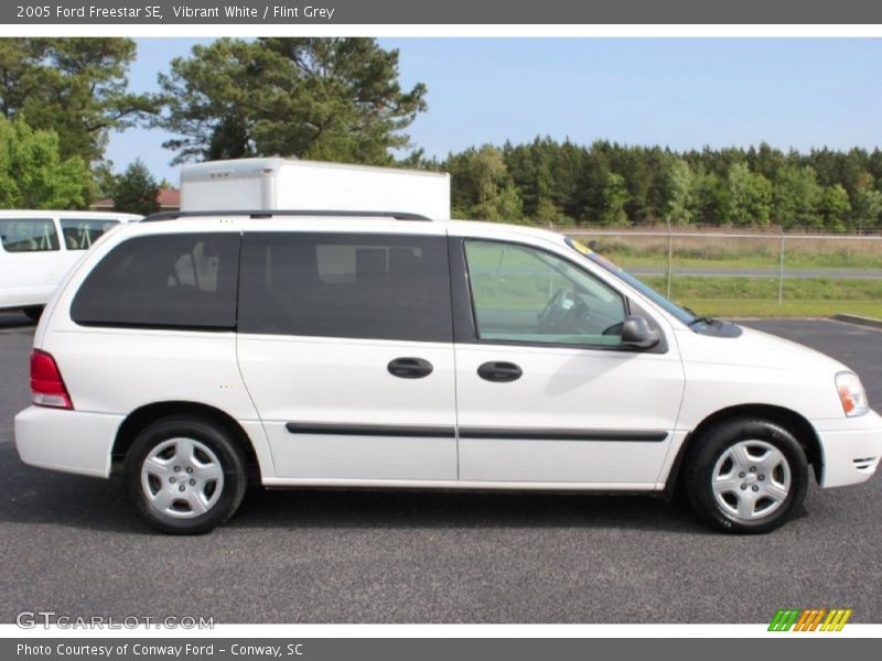 Vibrant White / Flint Grey 2005 Ford Freestar SE
