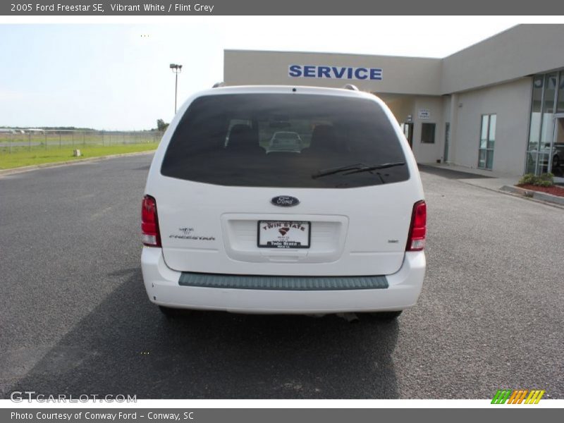 Vibrant White / Flint Grey 2005 Ford Freestar SE