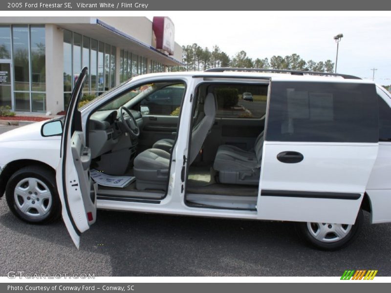 Vibrant White / Flint Grey 2005 Ford Freestar SE