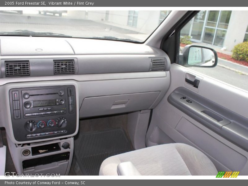 Vibrant White / Flint Grey 2005 Ford Freestar SE
