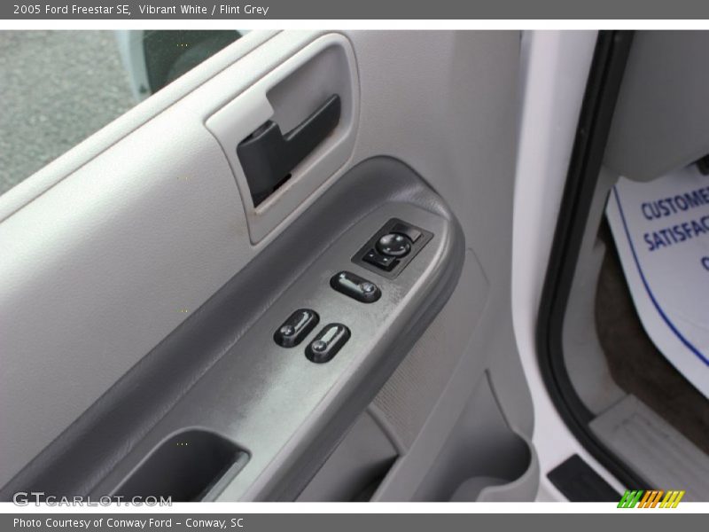 Vibrant White / Flint Grey 2005 Ford Freestar SE