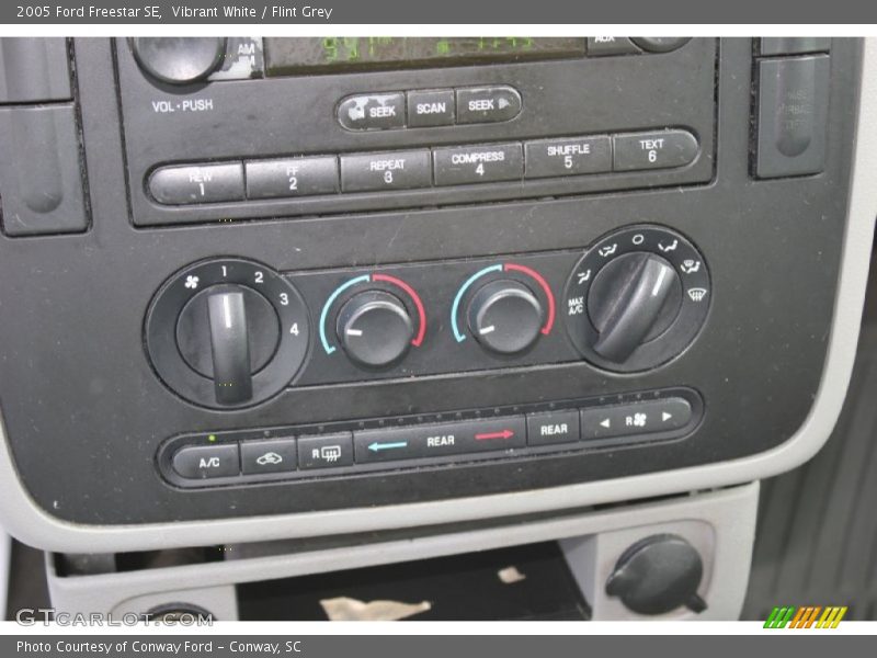 Vibrant White / Flint Grey 2005 Ford Freestar SE