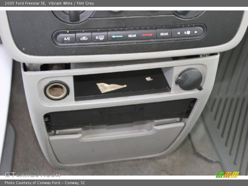 Vibrant White / Flint Grey 2005 Ford Freestar SE
