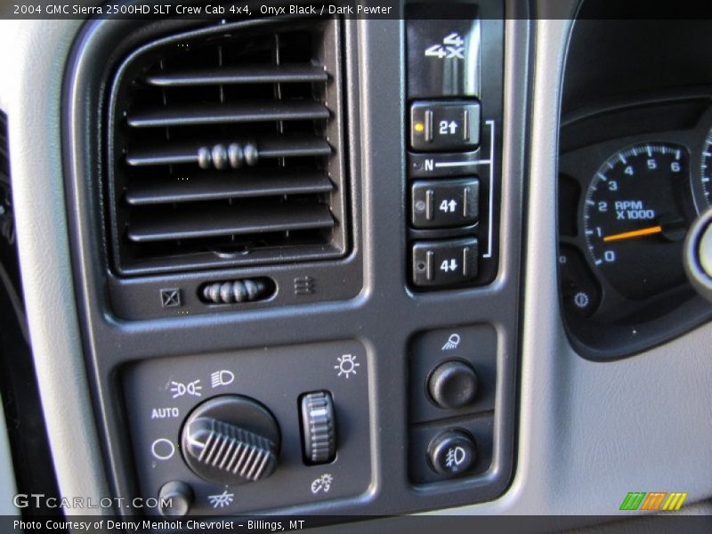 Controls of 2004 Sierra 2500HD SLT Crew Cab 4x4