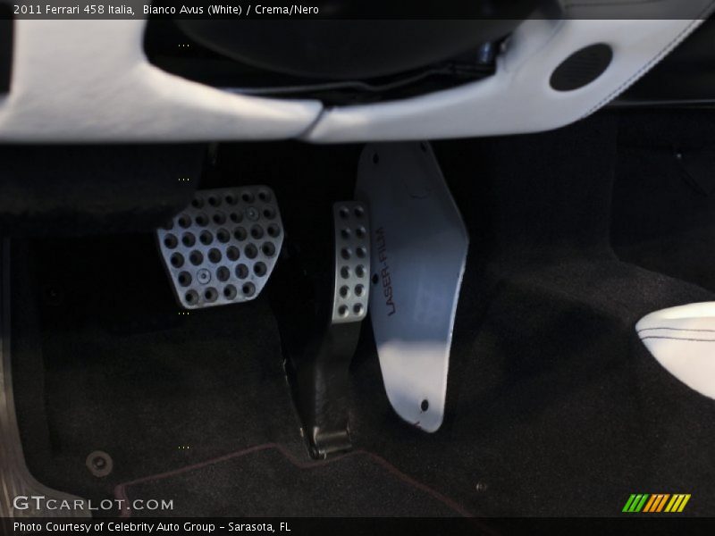 Bianco Avus (White) / Crema/Nero 2011 Ferrari 458 Italia