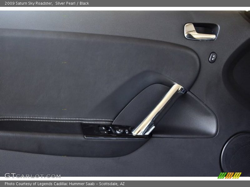 Silver Pearl / Black 2009 Saturn Sky Roadster