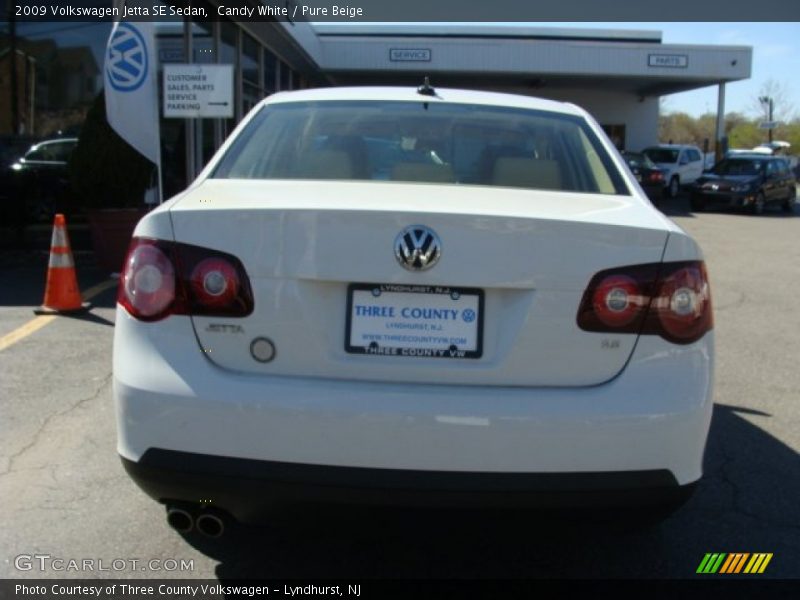 Candy White / Pure Beige 2009 Volkswagen Jetta SE Sedan