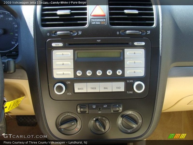 Candy White / Pure Beige 2009 Volkswagen Jetta S Sedan