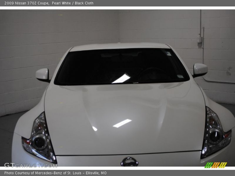 Pearl White / Black Cloth 2009 Nissan 370Z Coupe