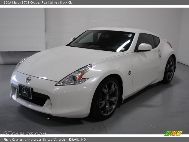 Pearl White / Black Cloth 2009 Nissan 370Z Coupe