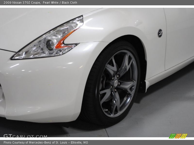 Pearl White / Black Cloth 2009 Nissan 370Z Coupe