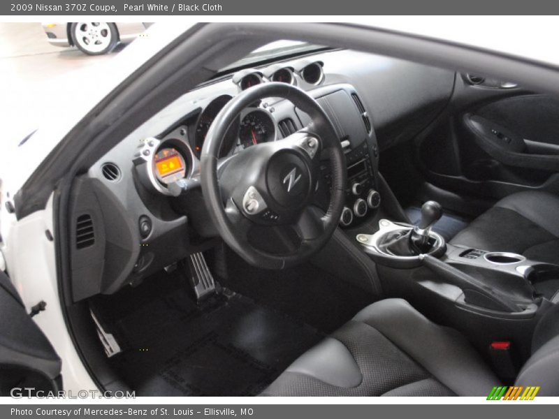 Pearl White / Black Cloth 2009 Nissan 370Z Coupe