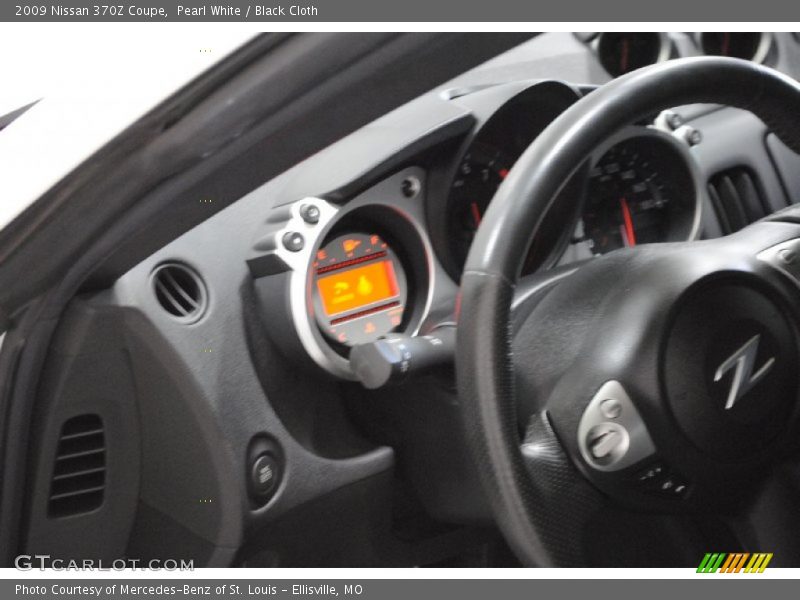 Pearl White / Black Cloth 2009 Nissan 370Z Coupe