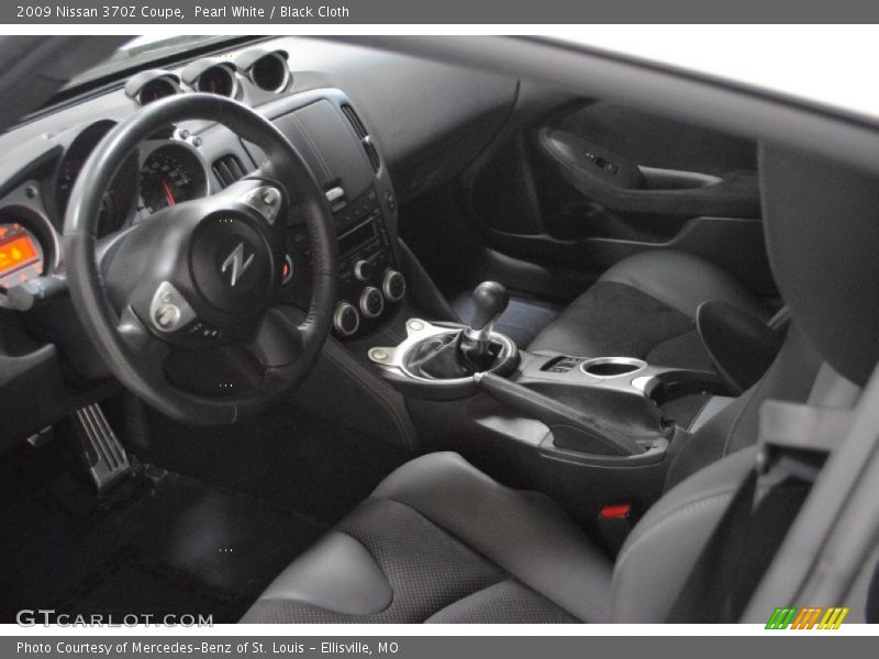 Pearl White / Black Cloth 2009 Nissan 370Z Coupe