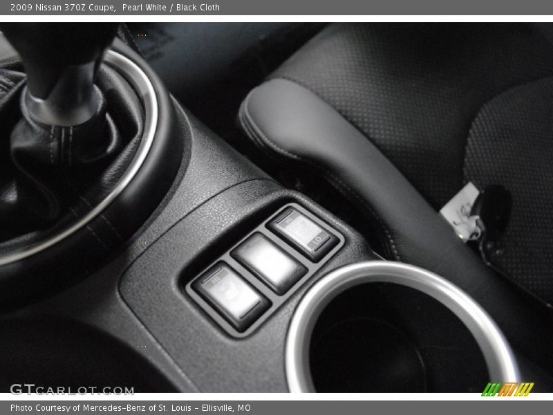 Pearl White / Black Cloth 2009 Nissan 370Z Coupe