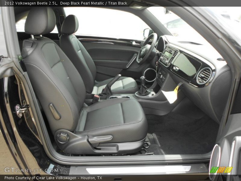 Deep Black Pearl Metallic / Titan Black 2012 Volkswagen Beetle 2.5L