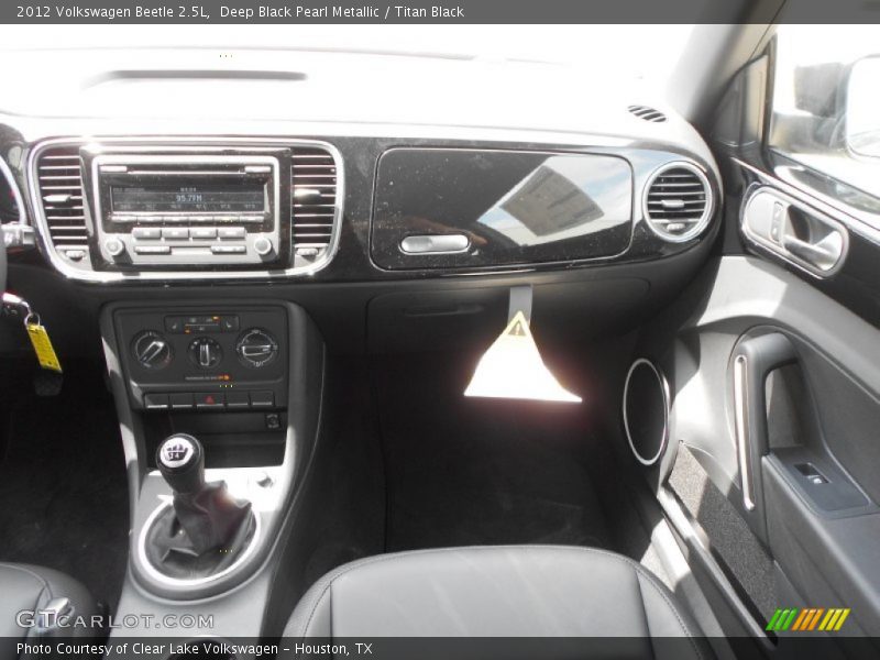 Deep Black Pearl Metallic / Titan Black 2012 Volkswagen Beetle 2.5L