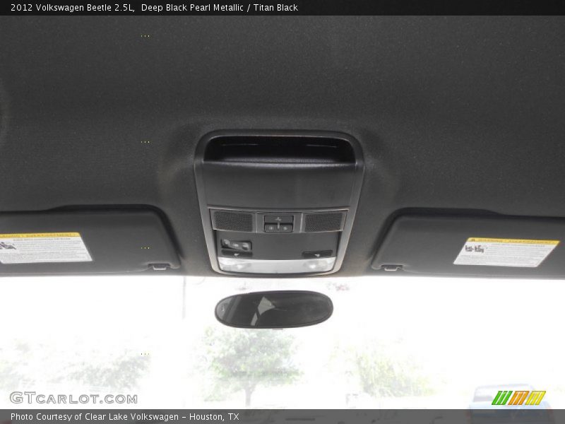 Deep Black Pearl Metallic / Titan Black 2012 Volkswagen Beetle 2.5L