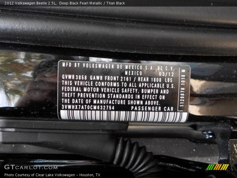 Deep Black Pearl Metallic / Titan Black 2012 Volkswagen Beetle 2.5L